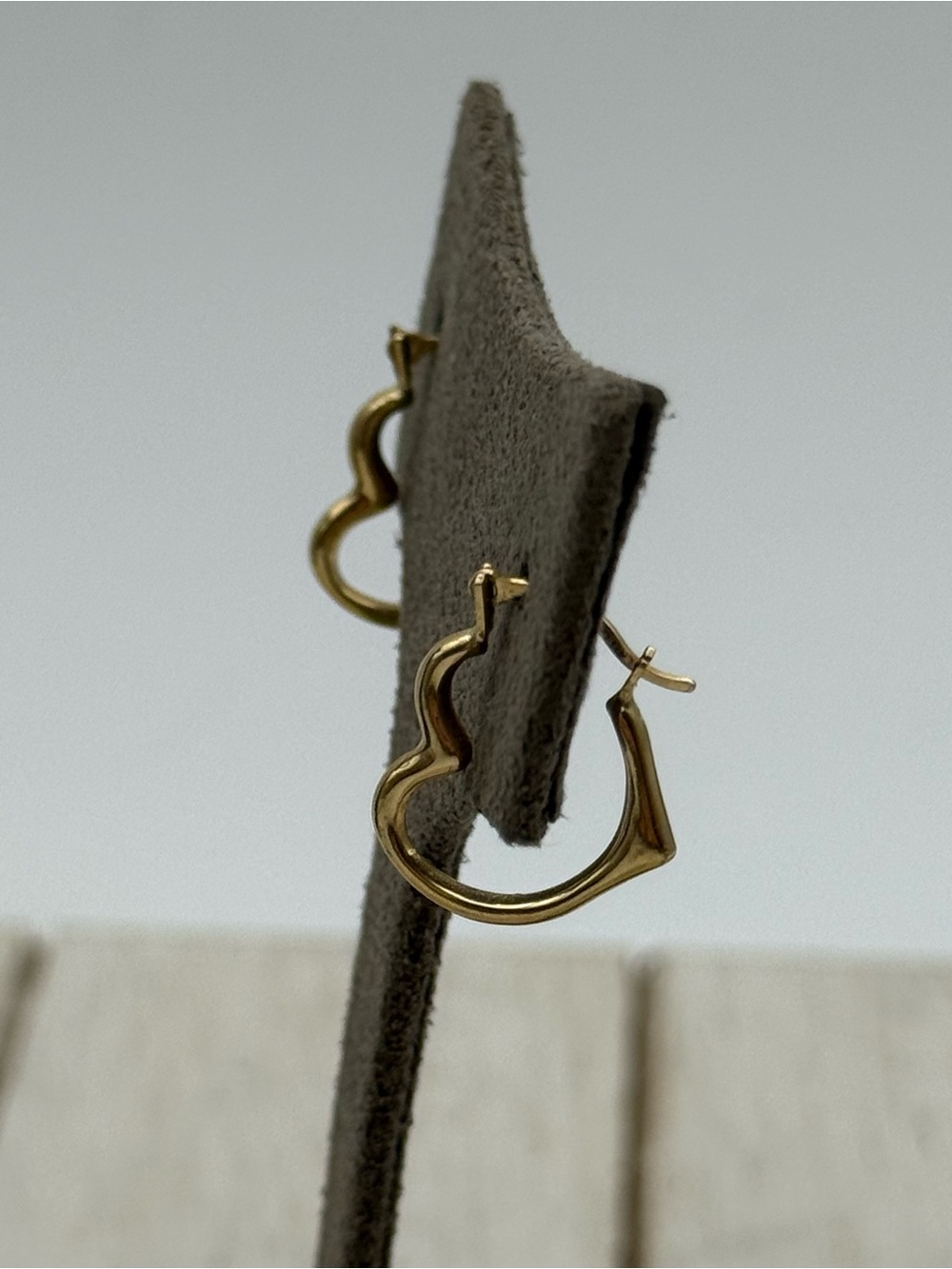 14k Gold Twisted Heart Hoop Earrings - Women's Jewelry - Picture 4 of 7